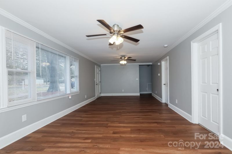 9244 Idlewild Rd, Charlotte, NC 28227