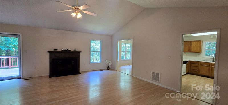 3353 Shore Launch Dr, Sherrills Ford, NC 28673