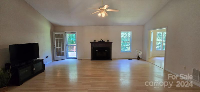3353 Shore Launch Dr, Sherrills Ford, NC 28673