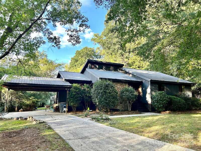2401 Sugar Mill Rd, Charlotte, NC 28210