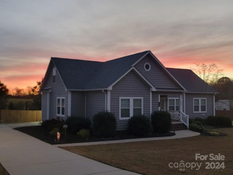487 Mount Bethel Rd, Harmony, NC 28634