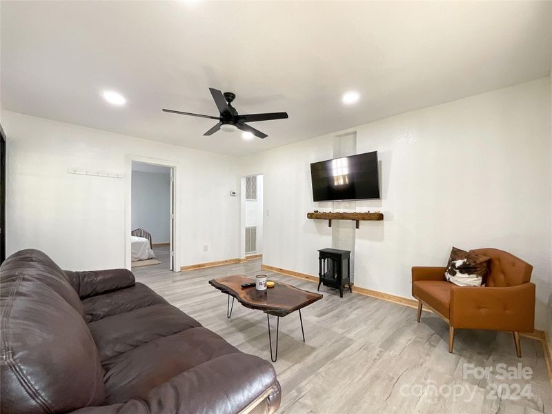566 Abbeydale Rd, Harmony, NC 28634