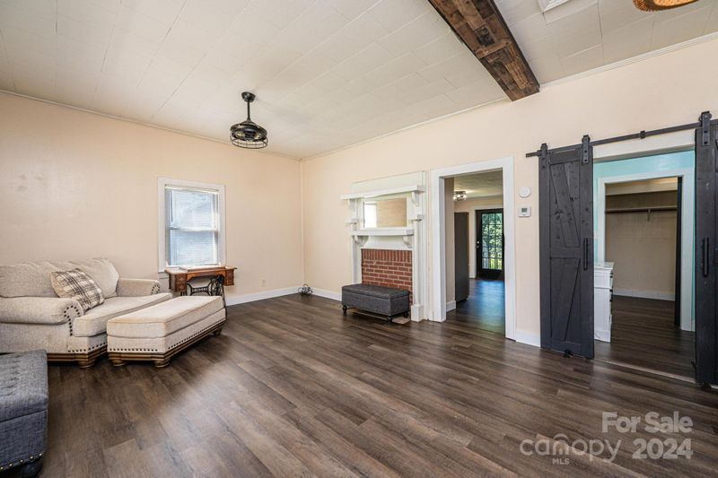 200 W 10th St, Newton, NC 28658