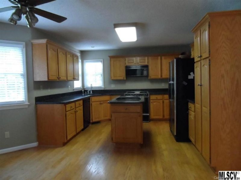 1740 29th Ave Pl, Hickory, NC 28601