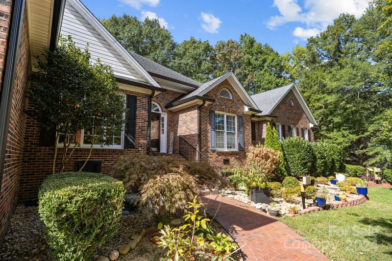 904 Toncin Ave, Bessemer City, NC 28016