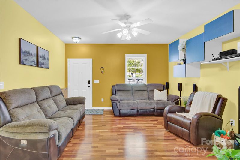 4722 Eaves Ln, Charlotte, NC 28215