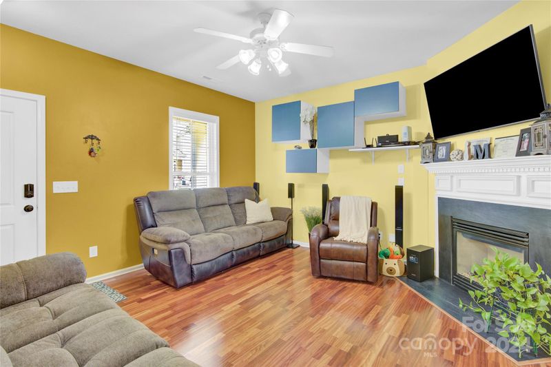 4722 Eaves Ln, Charlotte, NC 28215