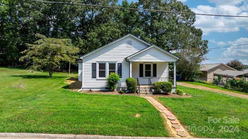 517 24th St SW, Hickory, NC 28602