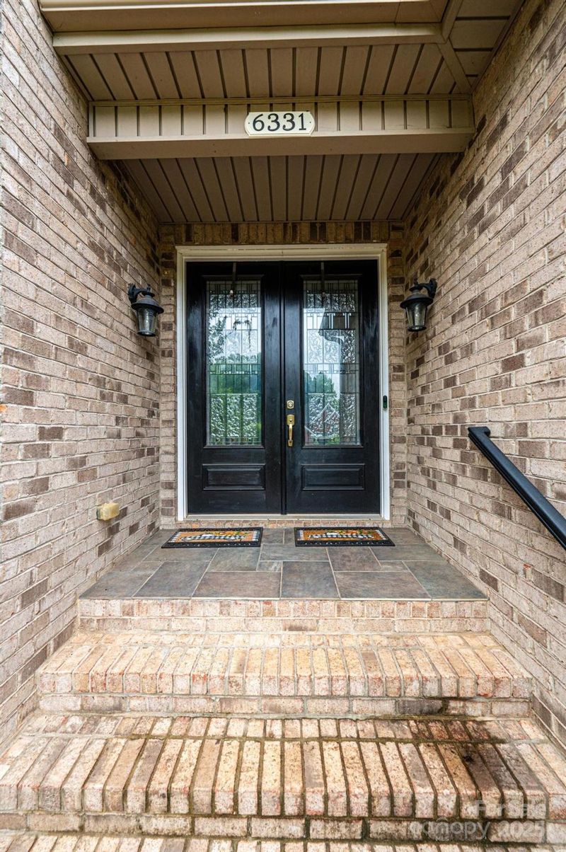 6331 Dwayne Starnes Dr, Hickory, NC 28602
