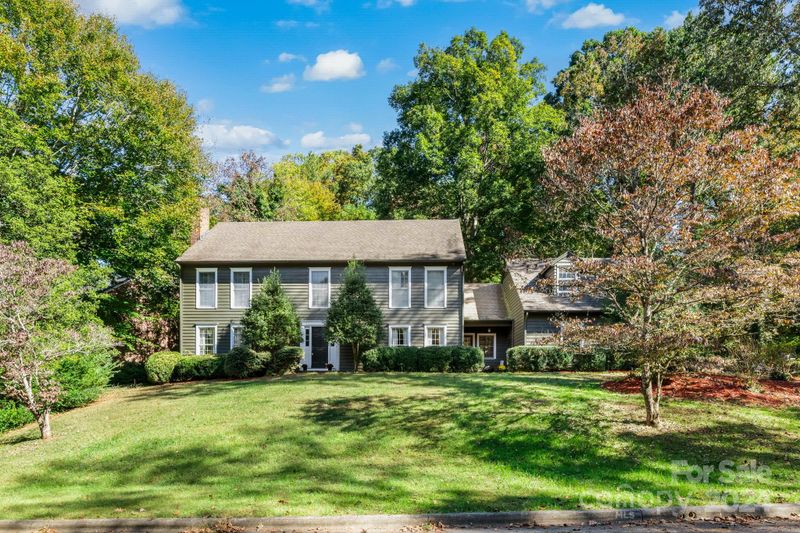 1740 8th Street Dr NW, Hickory, NC 28601