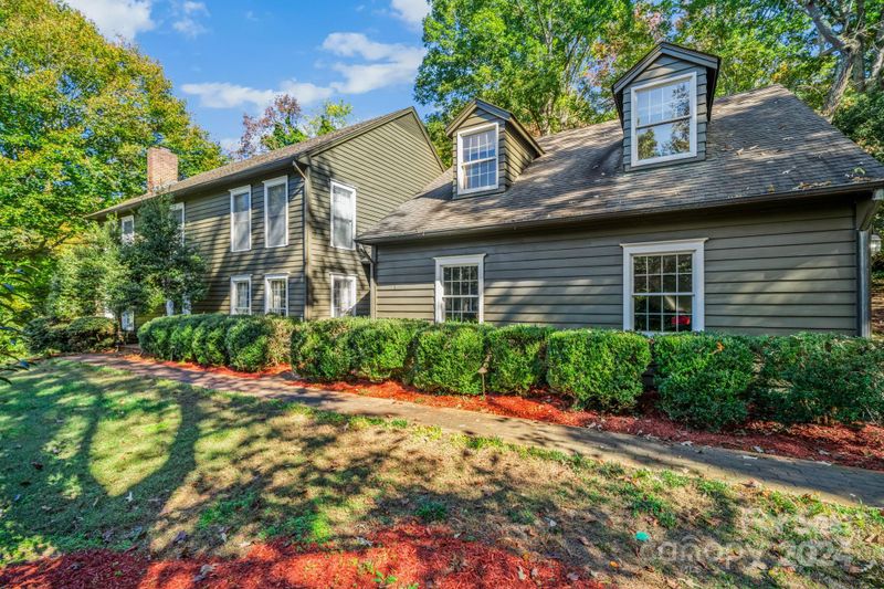 1740 8th Street Dr NW, Hickory, NC 28601