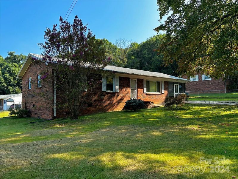 614 3rd Street Pl SW, Conover, NC 28613