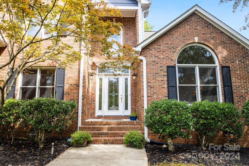 520 River Oaks Ln, Charlotte, NC 28226