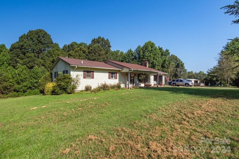 1275 Josie Ln, Conover, NC 28613