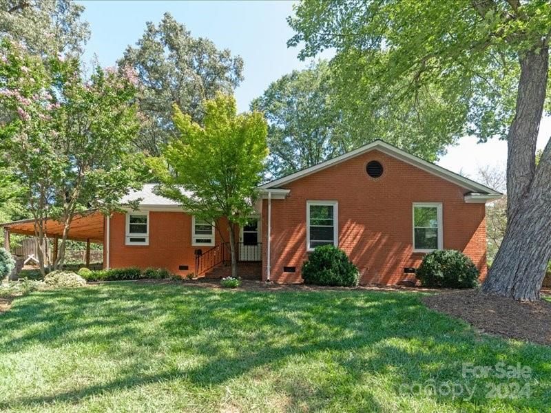 2017 Starbrook Dr, Charlotte, NC 28210