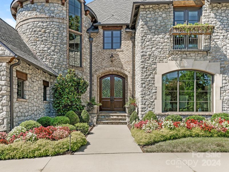 5201 Carmel Park Dr, Charlotte, NC 28226