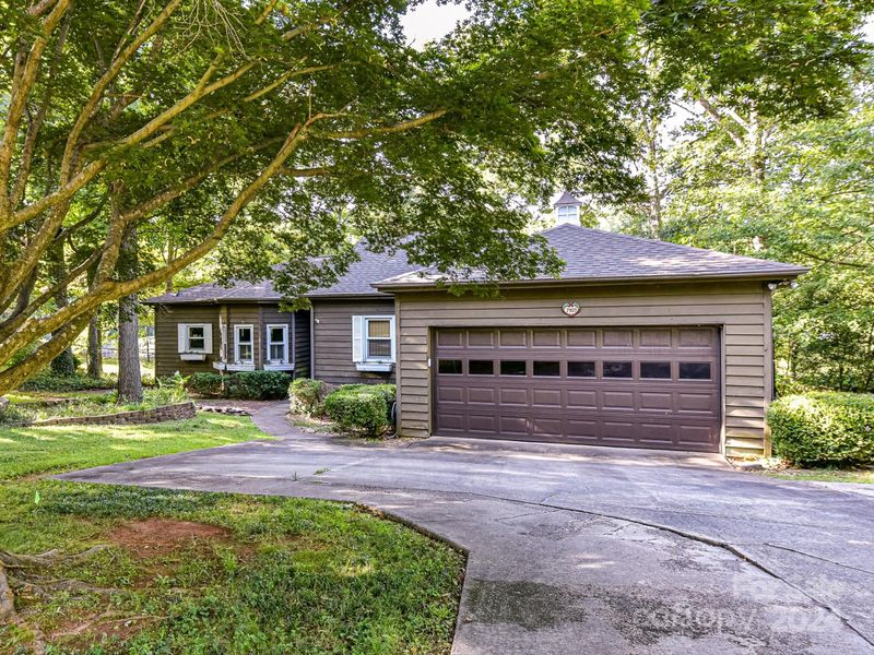 7105 Lakeside Dr, Charlotte, NC 28215