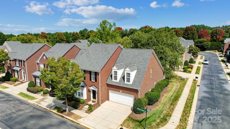 5300 Berkeley Pines Ln, Charlotte, NC 28277