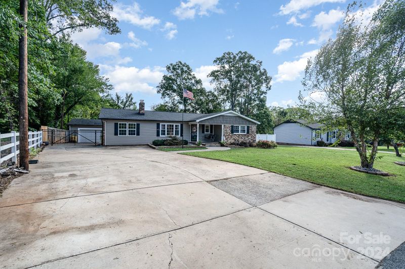 203 Auten Cir, Mount Holly, NC 28120