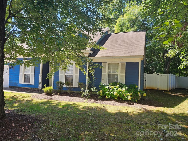 5720 Ebley Ln, Charlotte, NC 28227