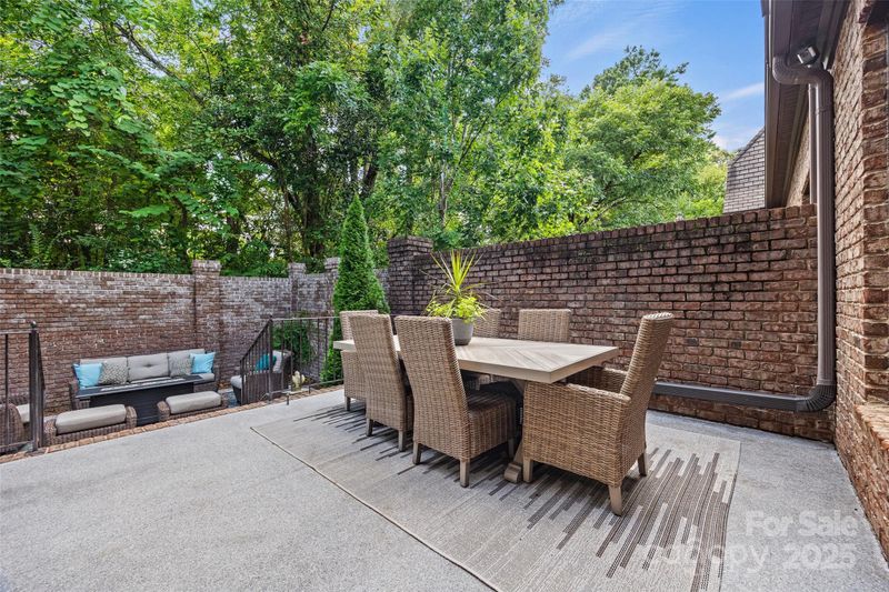 5942 Carmel Rd, Charlotte, NC 28226