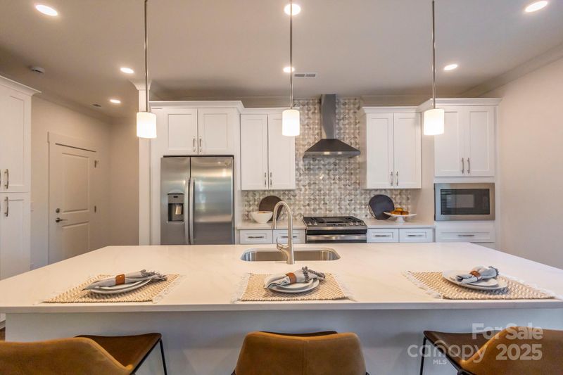 621 Seldon Dr, Charlotte, NC 28216