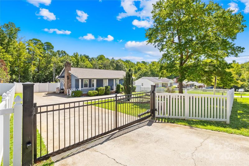 105 Walnut St, Lowell, NC 28098