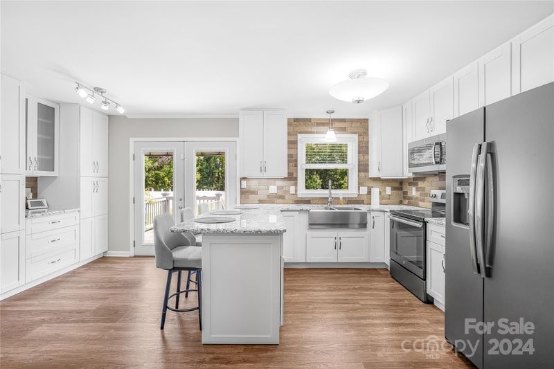 105 Walnut St, Lowell, NC 28098