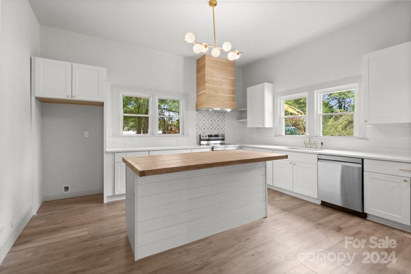 2400 Redbud Dr, Gastonia, NC 28056