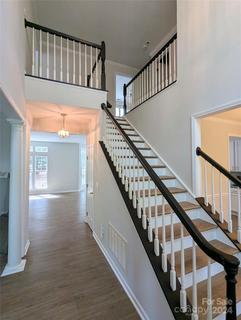 2000 Mt Isle Harbor Dr, Charlotte, NC 28214