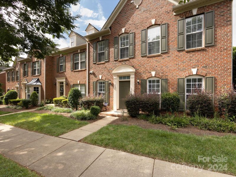 637 Beaty St, Davidson, NC 28036