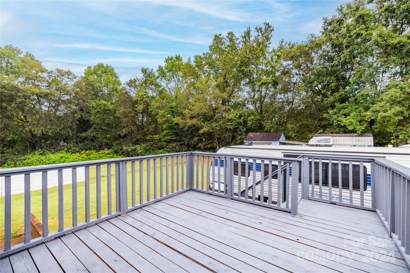 1404 Lancer Dr, Hickory, NC 28602