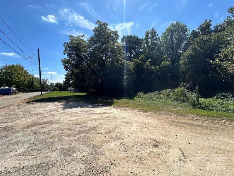2152 N Center St, Hickory, NC 28601