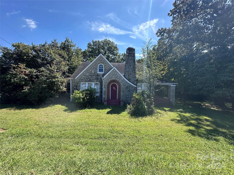 2152 N Center St, Hickory, NC 28601