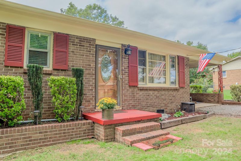 1905 26th St NE, Hickory, NC 28601