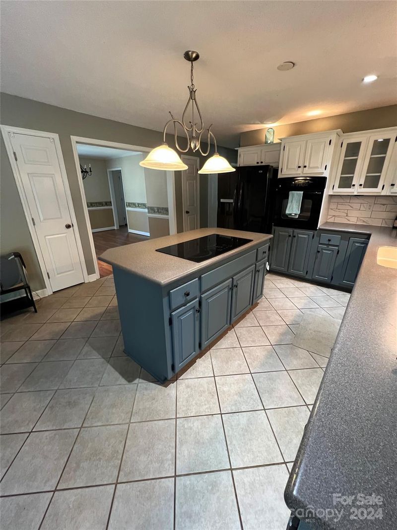 845 Deerfield Dr, Mount Holly, NC 28120