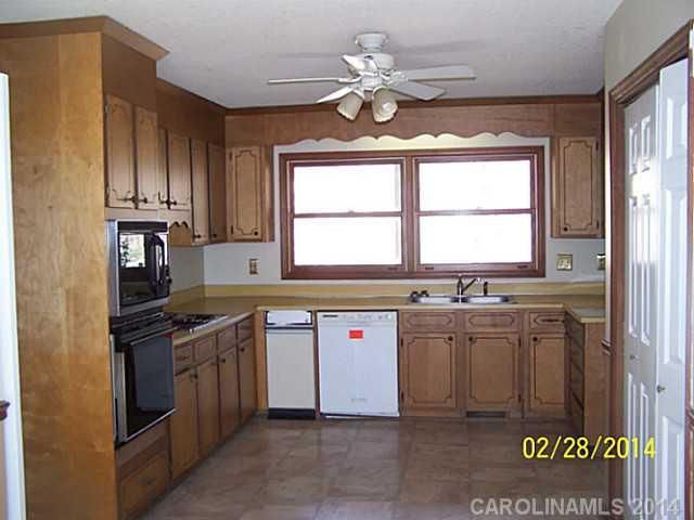 112 Wellington Dr, Matthews, NC 28104