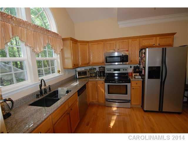2905 Stonehedge Ct, Matthews, NC 28105