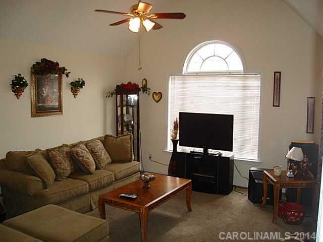 89 5th St, York, SC 29745