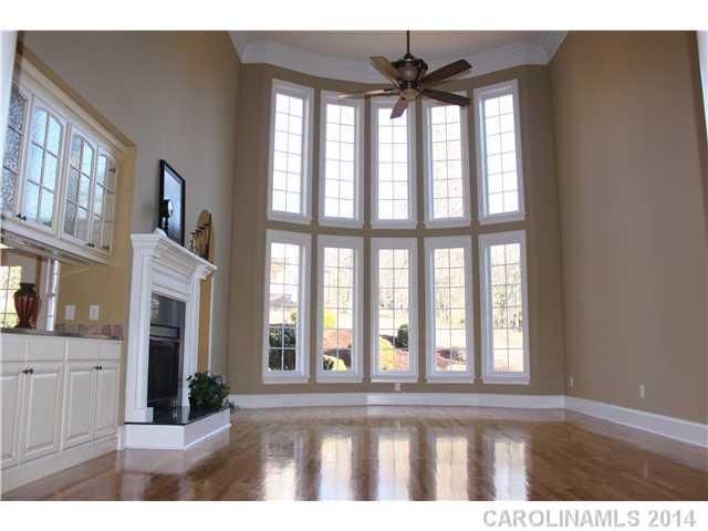 4108 NW 2nd St, Hickory, NC 28601