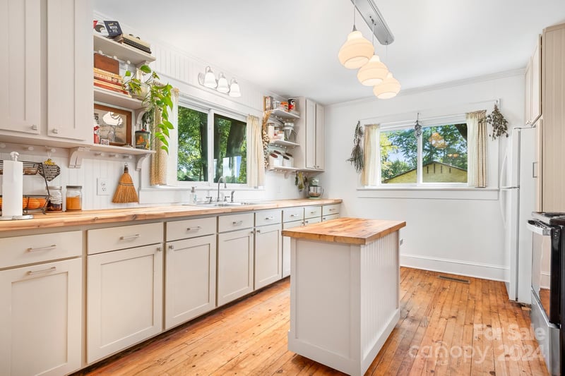 233 Alexis Lucia Rd, Alexis, NC 28006
