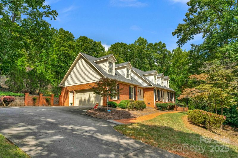 118 Cramer Mountain Woods Rd, Cramerton, NC 28032