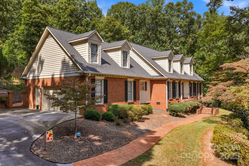 118 Cramer Mountain Woods Rd, Cramerton, NC 28032