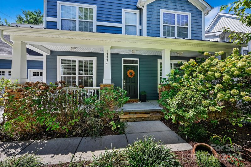 13334 Pierre Reverdy Dr, Davidson, NC 28036