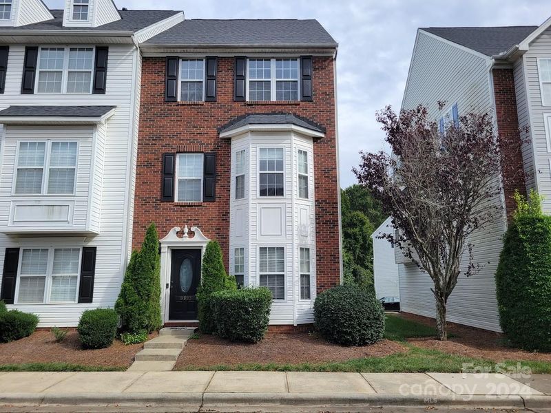 9893 Treeside Ln, Matthews, NC 28105