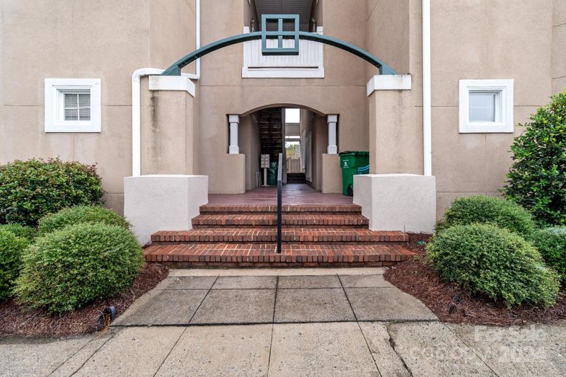 9200 Ravenwing Dr, Charlotte, NC 28262