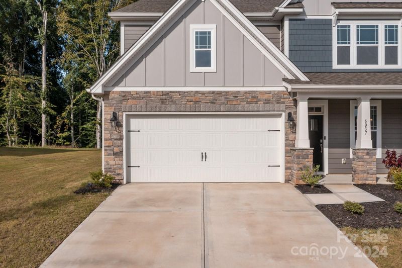 6037 Treehouse Dr, Charlotte, NC 28214