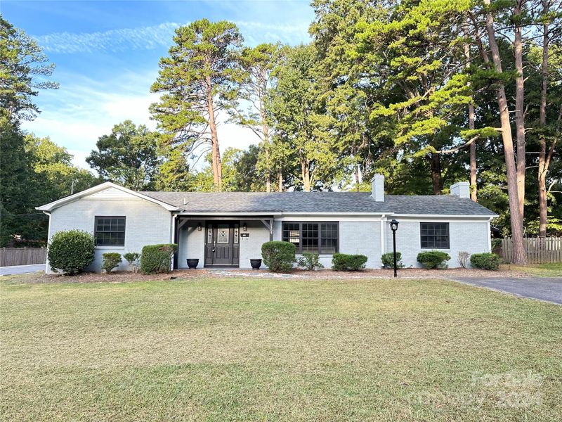 1305 7th St NW, Hickory, NC 28601