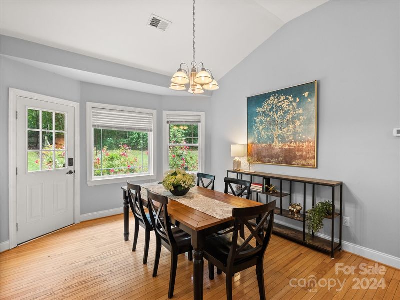 8803 Peninsula Dr, Terrell, NC 28682