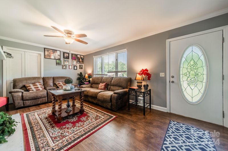 1202 Howard Cir, Charlotte, NC 28214